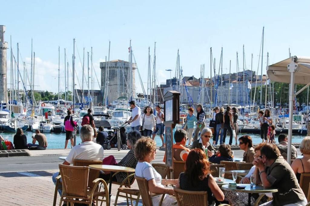 Superbe Duplex De 70M2 Avec 2 Chambres En Hyper Centre Au Calme Sur Cour Classe 3 Etoiles Avec Parking En Option La Rochelle  Eksteriør billede