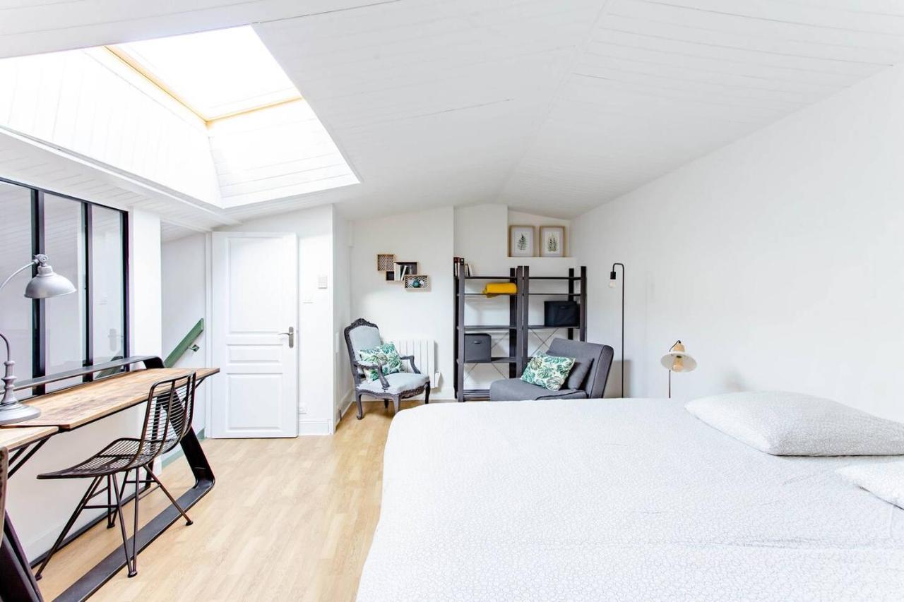 Superbe Duplex De 70M2 Avec 2 Chambres En Hyper Centre Au Calme Sur Cour Classe 3 Etoiles Avec Parking En Option La Rochelle  Eksteriør billede